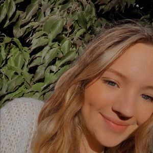 Meet your Posher, Olivia